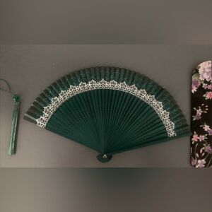 Elegant Green Fan Special Occasions! Weddings, Dances, Decoration. Halloween.